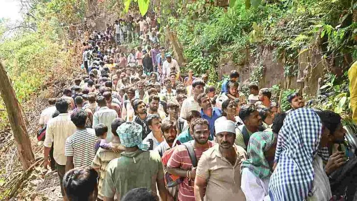 సలేశ్వరానికి పోటెత్తిన భక్తులు