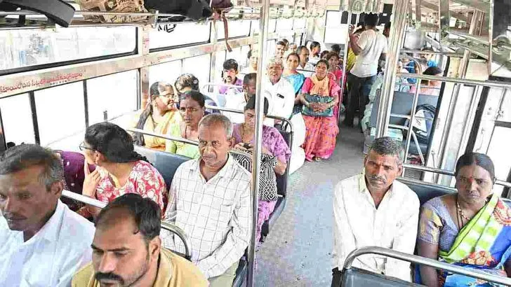 సలేశ్వరానికి పోటెత్తిన భక్తులు