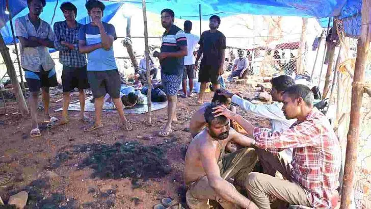 సలేశ్వరానికి పోటెత్తిన భక్తులు