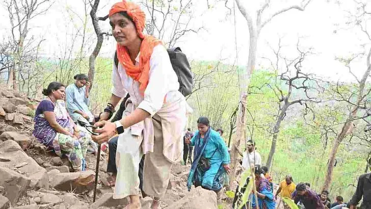 సలేశ్వరానికి పోటెత్తిన భక్తులు