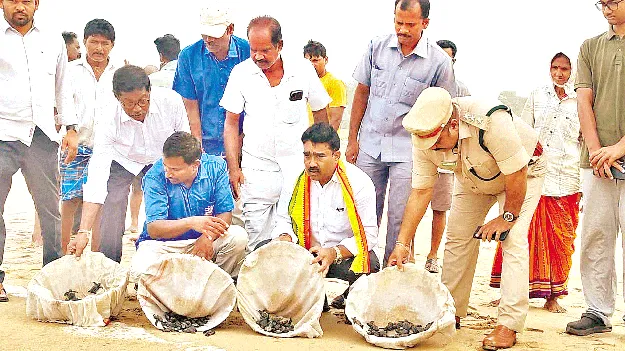  పర్యాటక కేంద్రంగా శ్రీకాకుళం తీరం  