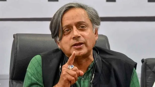 అనవసర బలవంతం తగదు.. వందేమాతరం పూర్తి గేయంపై శశిథరూర్