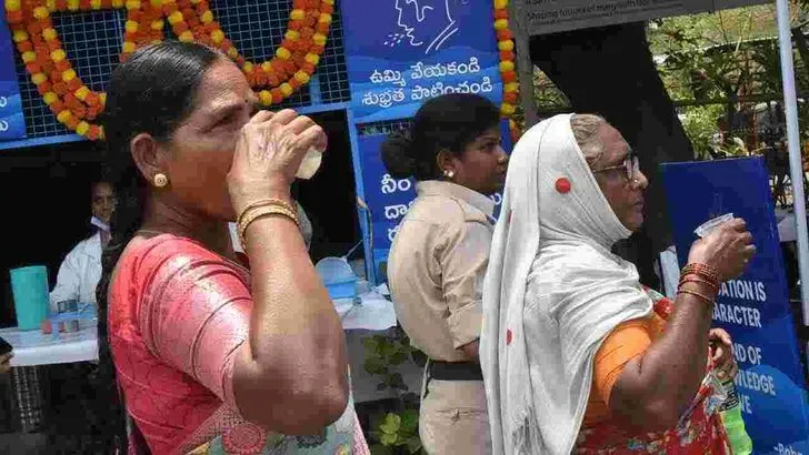మండుతున్న ఎండలు.. శ్రీసత్యసాయి సేవా ట్రస్ట్ మజ్జిగ పంపిణీ