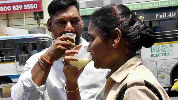 మండుతున్న ఎండలు.. శ్రీసత్యసాయి సేవా ట్రస్ట్ మజ్జిగ పంపిణీ