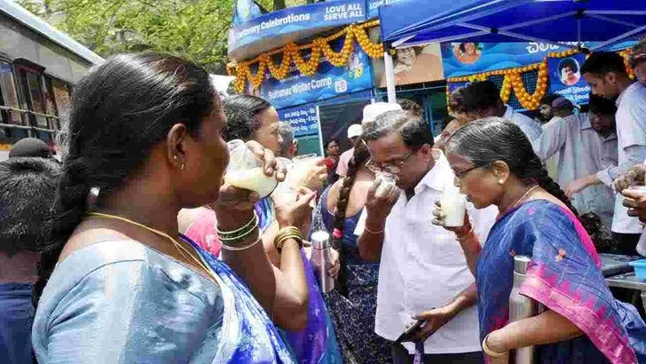 మండుతున్న ఎండలు.. శ్రీసత్యసాయి సేవా ట్రస్ట్ మజ్జిగ పంపిణీ