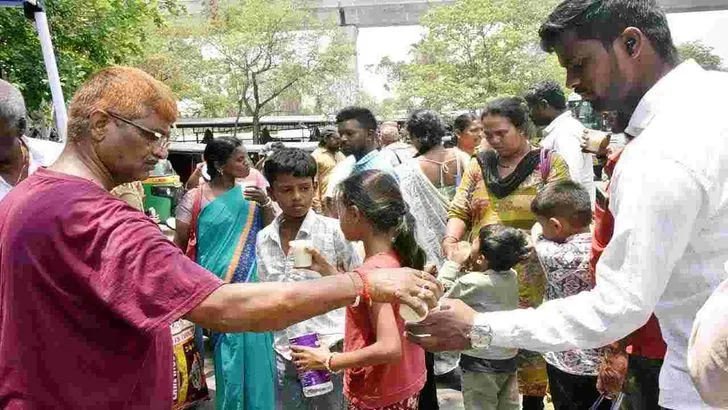మండుతున్న ఎండలు.. శ్రీసత్యసాయి సేవా ట్రస్ట్ మజ్జిగ పంపిణీ