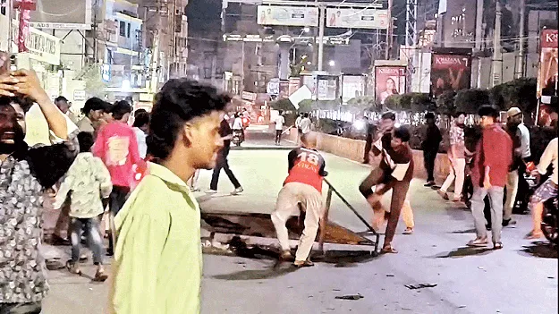 ఆనందం మాటున.. అరాచకం..