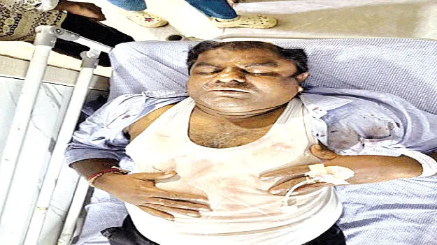 దారికాచి.. కర్రలతో దాడి  