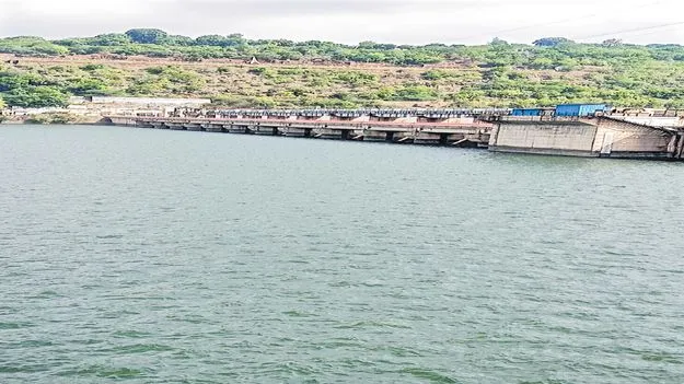 శ్రీశైలంలోకి నిలకడగా ప్రవాహం
