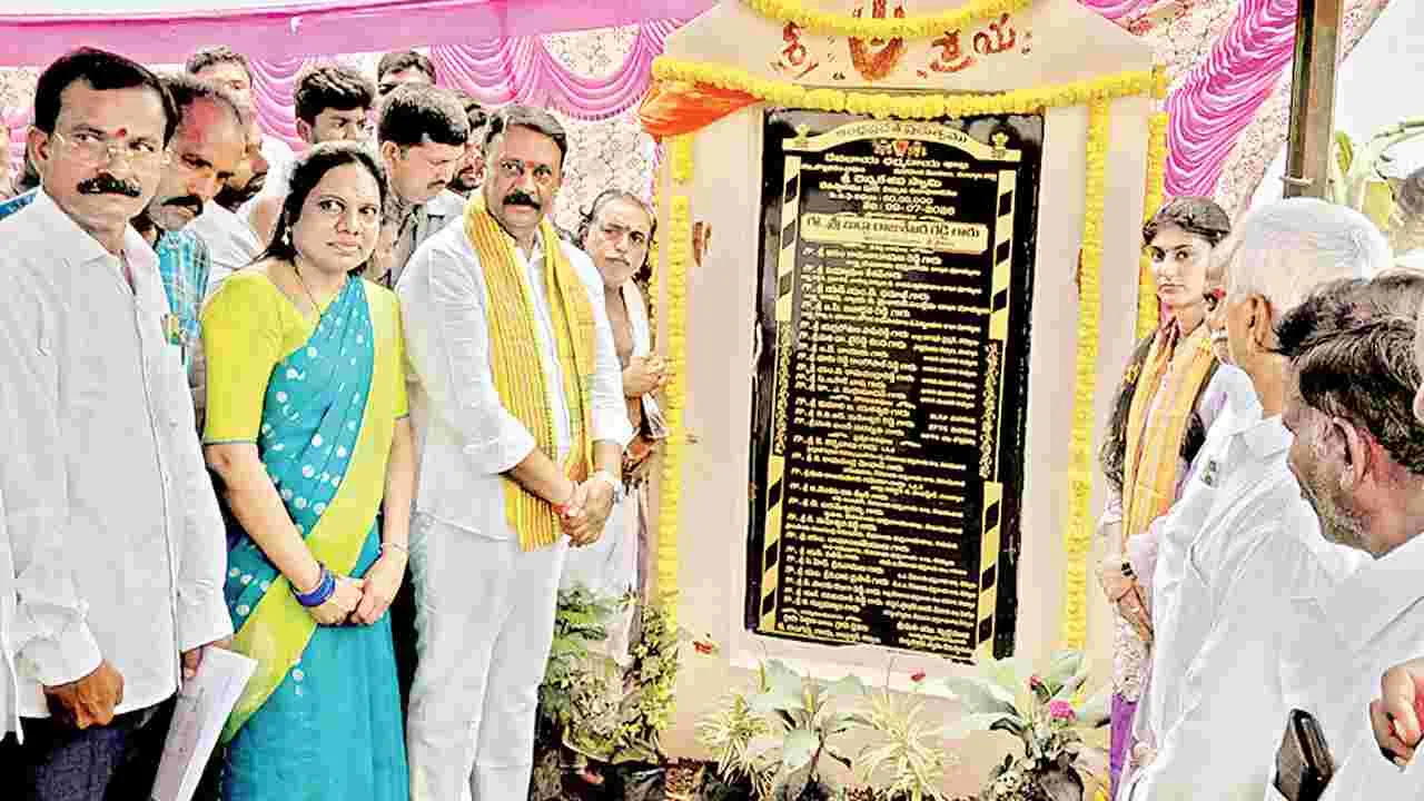ఆలయాల అభివృద్ధికి దాతలు సహకరించాలి