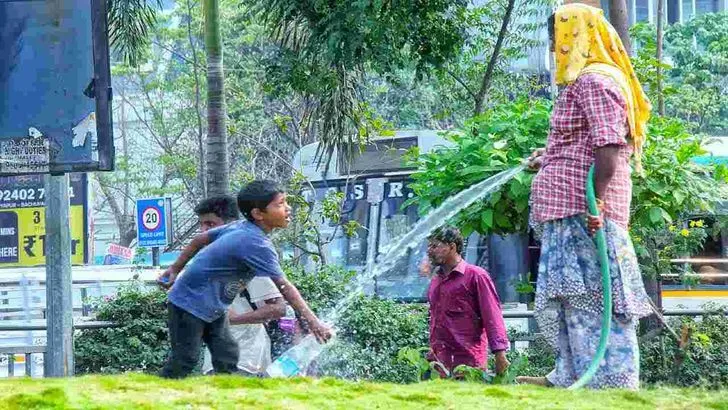 మండుతున్న ఎండలు.. ప్రజల అవస్థలు