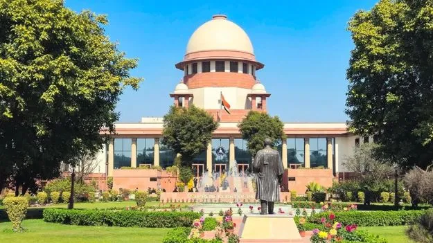 సెక్స్ వర్కర్లకు చట్టపరంగా సమాన రక్షణ ఉండాలి: సుప్రీం కోర్టు
