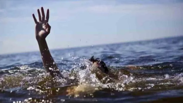 తీవ్ర విషాదం.. బావిలో మునిగిపోయిన బాలుడు.. కాపాడేందుకు వెళ్లి..