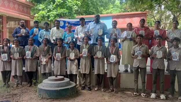 తానా సేవా కార్యక్రమం.. విద్యార్థులకు హోంవర్క్ డైరీల పంపిణీ