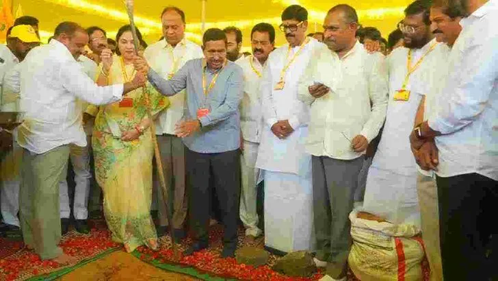 మహానాడుకి భూమి పూజ.. తరలి వచ్చిన నేతలు, పార్టీ కేడర్