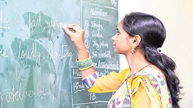 కొత్త జిల్లాల ప్రాతిపదికన టీచర్ల సర్దుబాటు