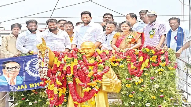   అంబేడ్కర్‌ స్పూర్తితో యువత ముందుకు సాగాలి 