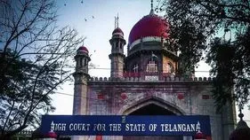 ఏడుగురు ఎమ్మెల్యేలతోపాటు స్పీకర్‌కు నోటీసులు