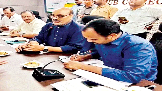 వైసీపీ నిర్ణయాలతో రెవెన్యూ వ్యవస్థ చిన్నాభిన్నం 