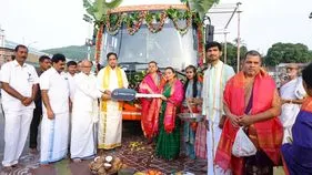 శ్రీవారికి భారీ విరాళం.. ఎలక్ట్రిక్ బస్సు, యాపిల్ ట్యాబ్‌లు అందజేసిన నీరా రాడియా