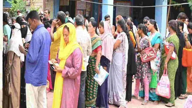 తల్లుల ఖాతాల్లో ‘తల్లికి వందనం’ నిధులు..