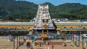 నేడు తిరుమల శ్రీవారిని దర్శించుకున్న ప్రముఖులు వీరే..