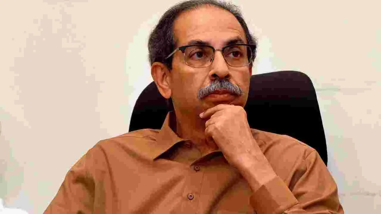 ఉద్ధవ్ సేన పార్టీ ఎంపీలకు విప్ జారీ