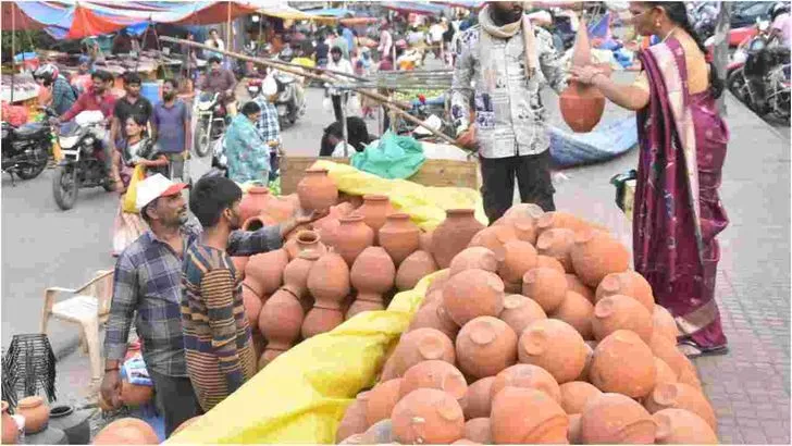 మార్కెట్‌లో ఉగాది పండుగ సందడి..