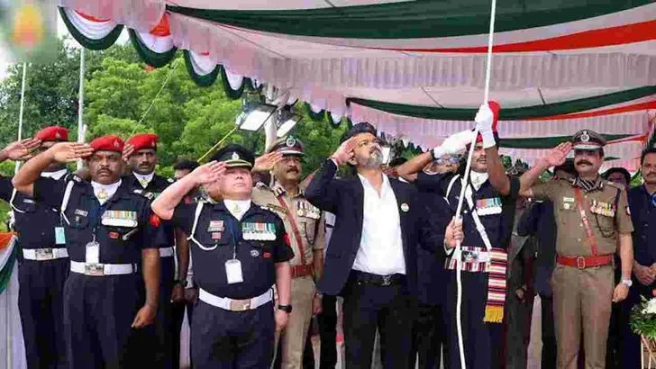 80వ స్వాతంత్ర్య దినోత్సవం.. దేశవ్యాప్తంగా ఘనంగా జెండా ఆవిష్కరణలు