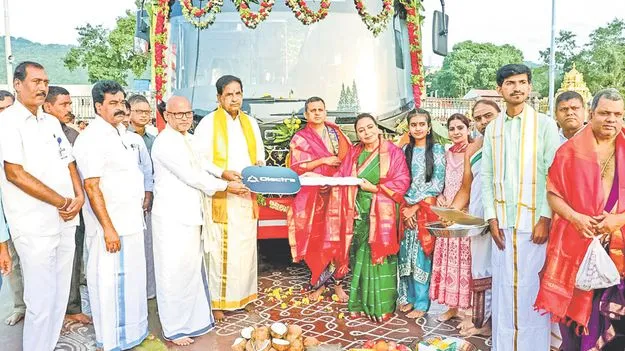 టీటీడీకి విద్యుత్‌ బస్సు విరాళం