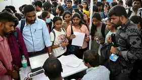 నిరుద్యోగ యువతపైనా వైసీపీ గొడ్డలి వేటు