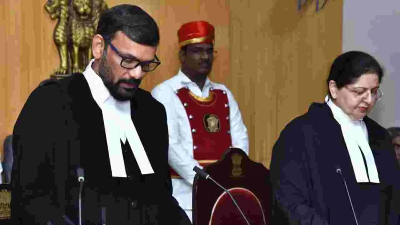 ఏపీ హైకోర్టులో ముగ్గురు అదనపు న్యాయమూర్తుల ప్రమాణ స్వీకారం