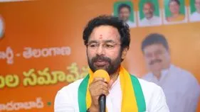 రైల్వేస్టేషన్‌ల అప్రోచ్‌ రోడ్లను విస్తరించండి 