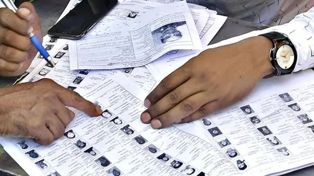 నమోదైన దొంగ ఓట్లను గుర్తించండి: కేటీఆర్‌