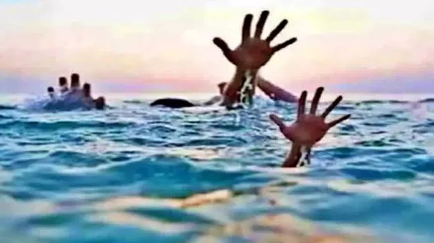 ముగ్గురు చిన్నారులతో బావిలోకి దూకిన తల్లి