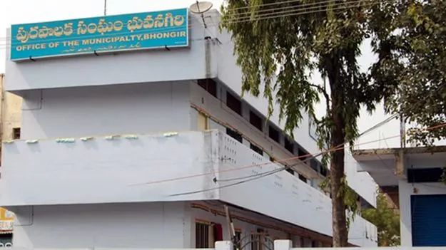 భువనగిరి మునిసిపల్‌ అధికారులపై హెచ్చార్సీ కేసు 