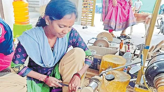 బీసీల ‘ఆదరణ’ ఎలా?