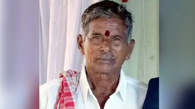 సొంత స్థలంలోకి గ్రామపెద్దలు వెళ్లనివ్వడం లేదని..  వృద్ధుడి ఆత్మహత్య