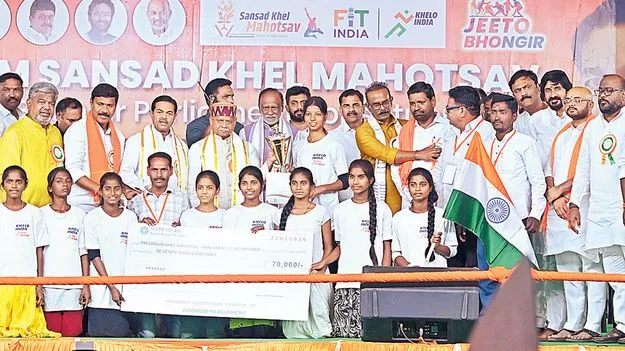 క్రీడలు జట్టు స్ఫూర్తికి దోహదపడతాయి