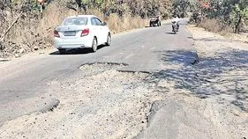 గుంతలు నింపే నిధులేవీ?