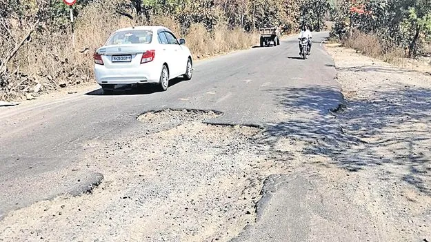 గుంతలు నింపే నిధులేవీ?