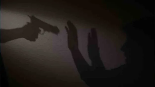 అల్లూరి జిల్లాలో దారుణం..  వ్యక్తిపై నాటు తుపాకితో కాల్పులు.. 