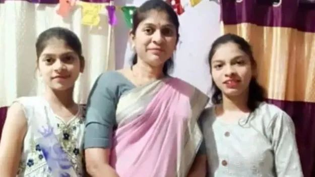 మహారాష్ట్రలో వరదలో కొట్టుకుపోయిన కారు.. తల్లీకూతుళ్ల మృతి 