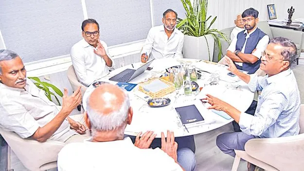 సబ్‌స్టేషన్ల నిర్మాణంలో వేగం పెంచండి