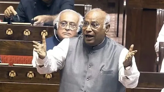 నీట్‌పై చర్చ జరగాలంటే.. ధర్మేంద్ర ప్రధాన్ రాజీనామా చేయాలి: మల్లికార్జున ఖర్గే