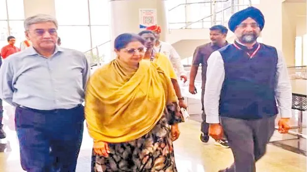 విశాఖ పోర్టును సందర్శించిన జస్టిస్‌ లీసా గిల్‌