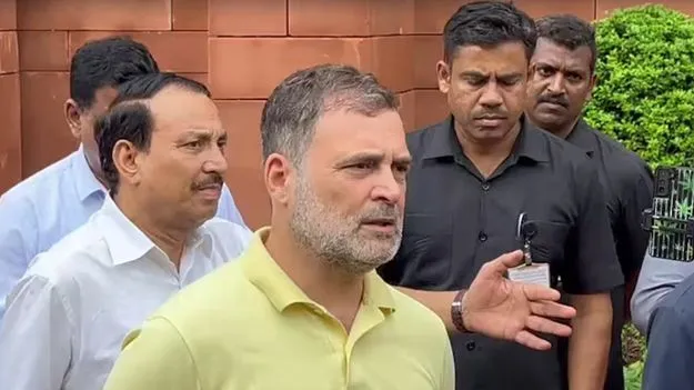 కేంద్ర విద్యాశాఖ మంత్రిపై రాహుల్ గాంధీ ఘాటు వ్యాఖ్యలు..