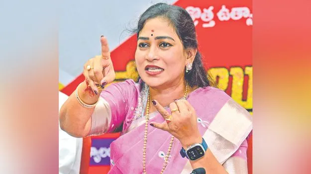 ఫ్యాన్‌ తీసేసి.. గొడ్డలి పెట్టుకో