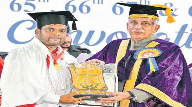 లోకేశ్‌ ఓఎస్డీకి రెండు గోల్డ్‌ మెడల్స్‌!