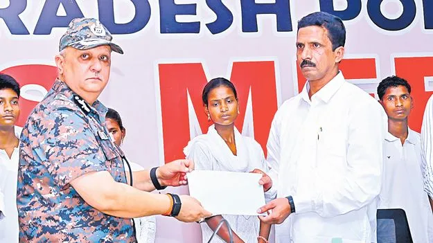 నక్సల్స్‌ శకం ముగిసింది!